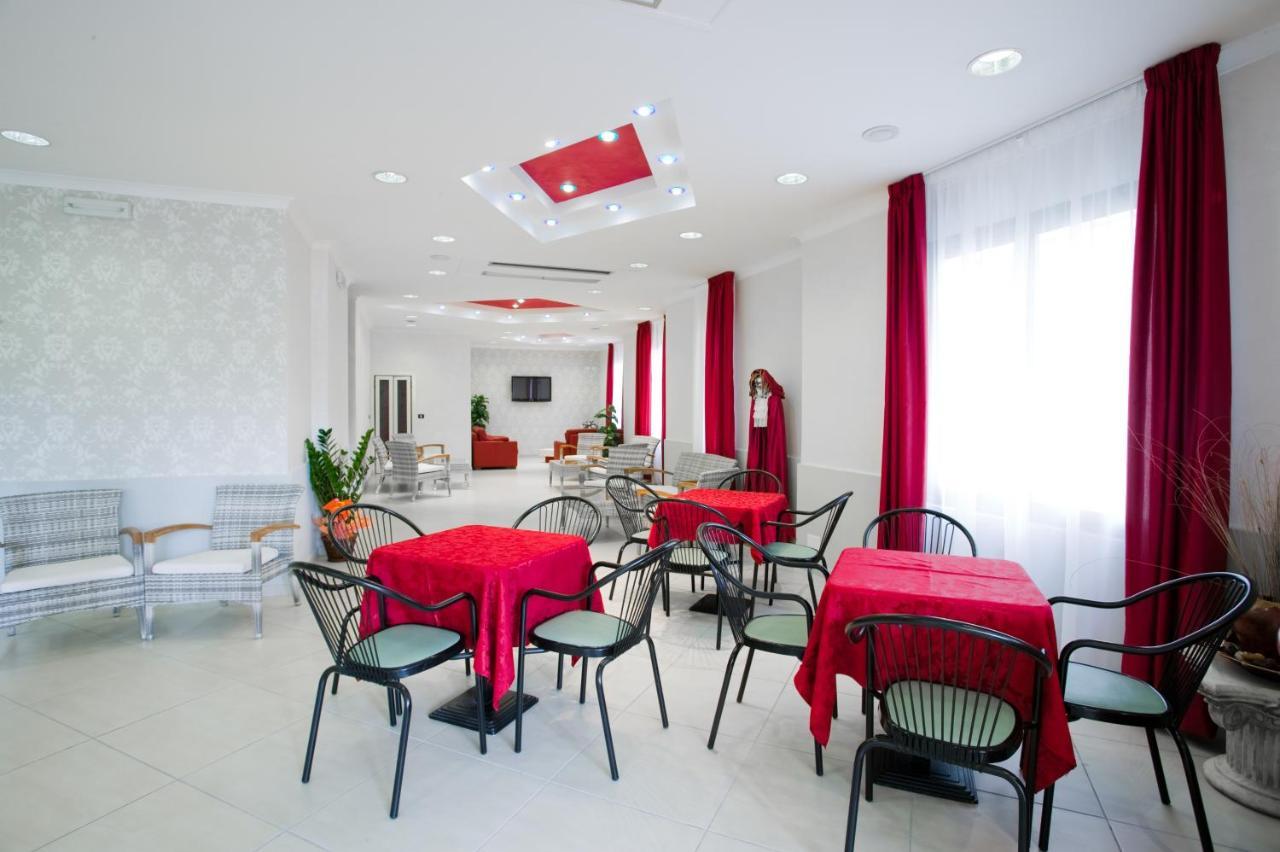 Hotel Le Lune Gatteo a Mare Exterior foto